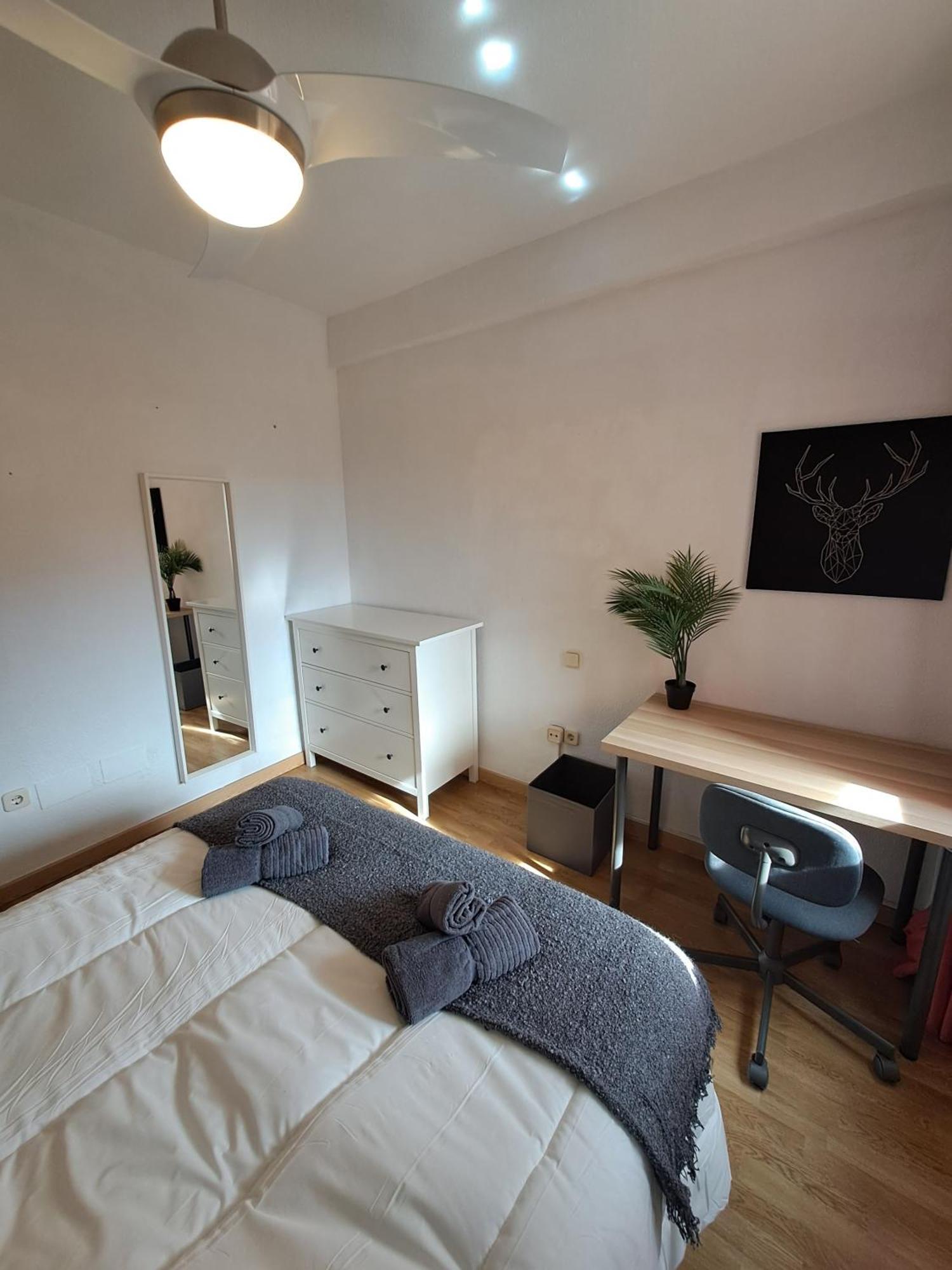 Gasthuis In - Private For Rent In Calle De San Bernabe