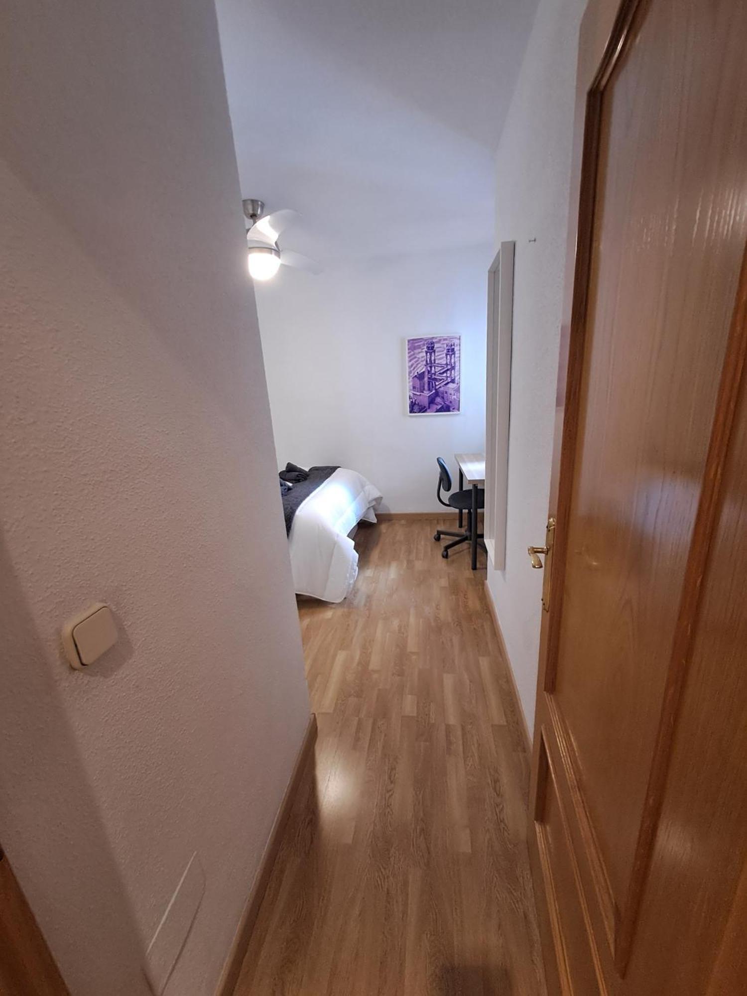 Gasthuis In - Private For Rent In Calle De San Bernabe *