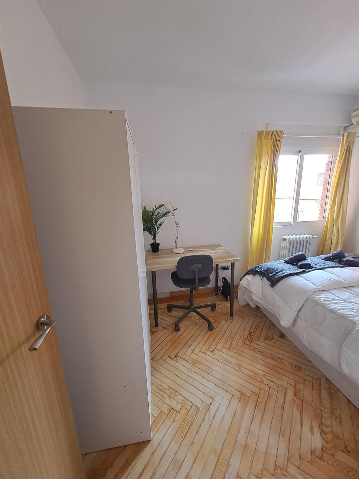 In - Private For Rent In Calle De San Bernabe Gasthuis Madrid