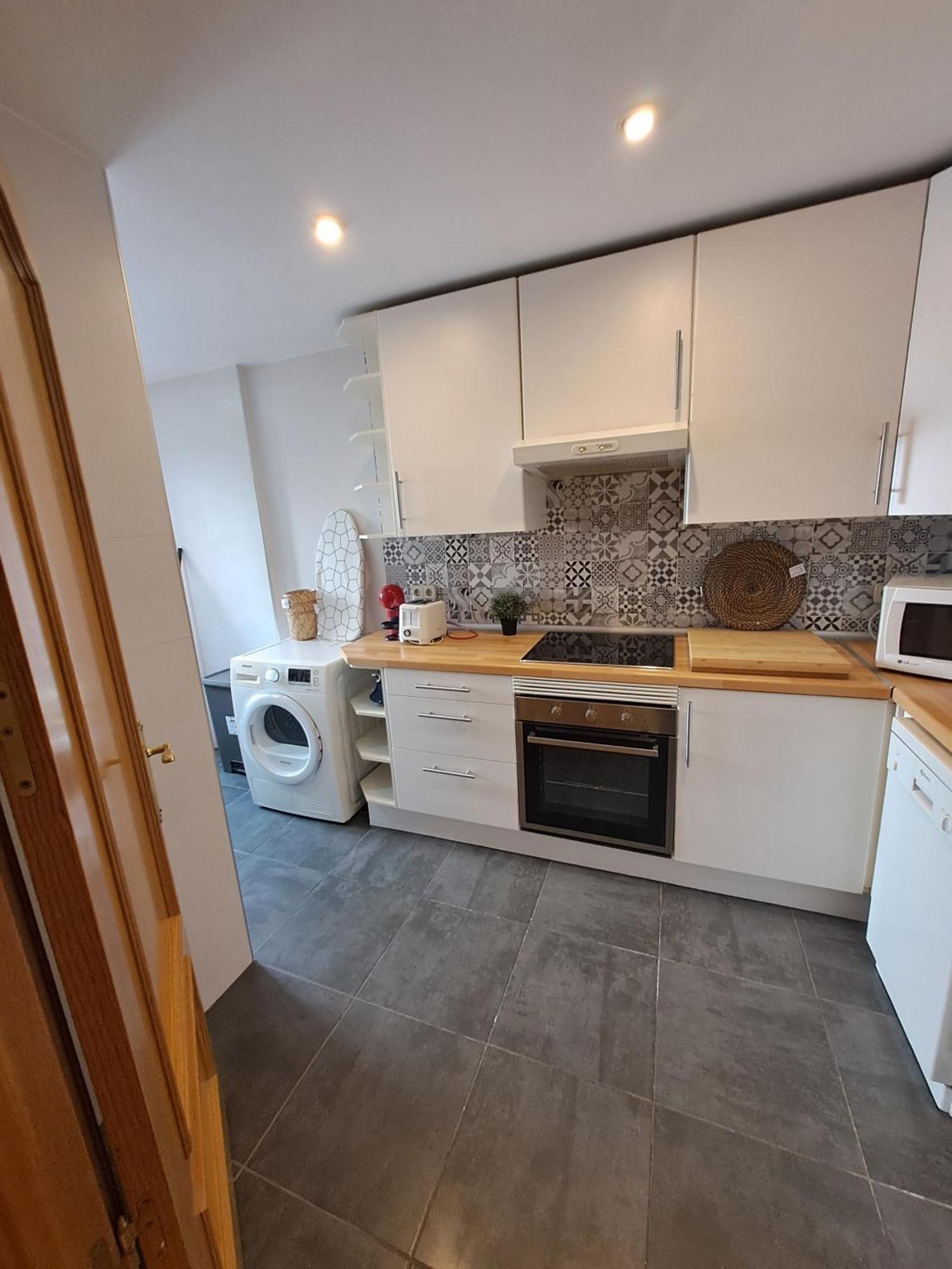 Gasthuis In - Private For Rent In Calle De San Bernabe Madrid